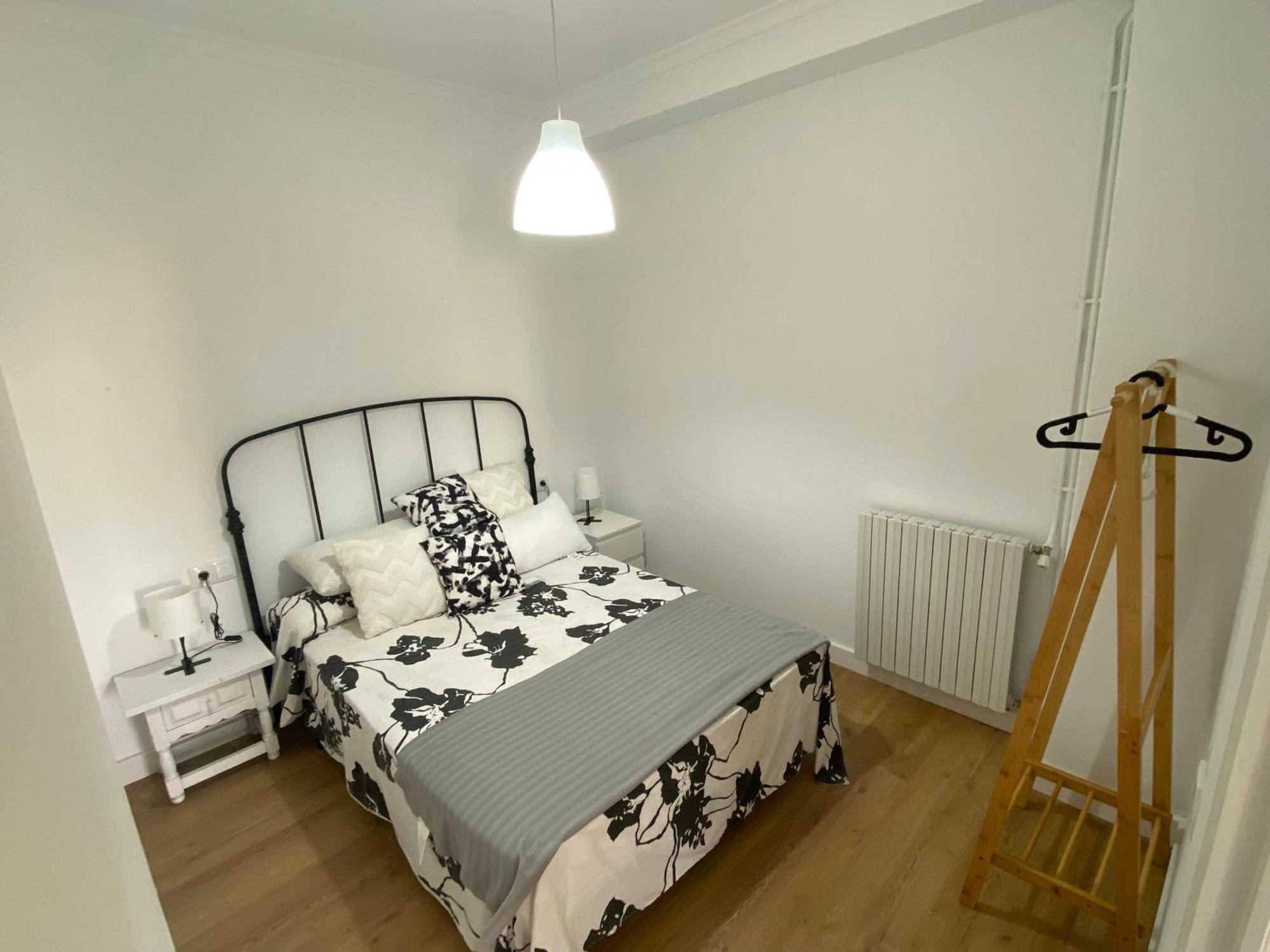 Campo De La Compania Apartment Monforte De Lemos Bagian luar foto